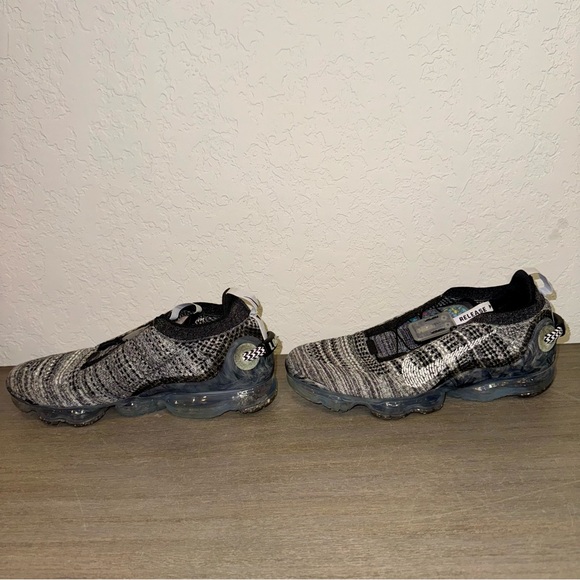 Nike Men’s Air VaporMax 2020 Flyknit, Black/Black/White, Size 10.5 - Picture 5 of 12